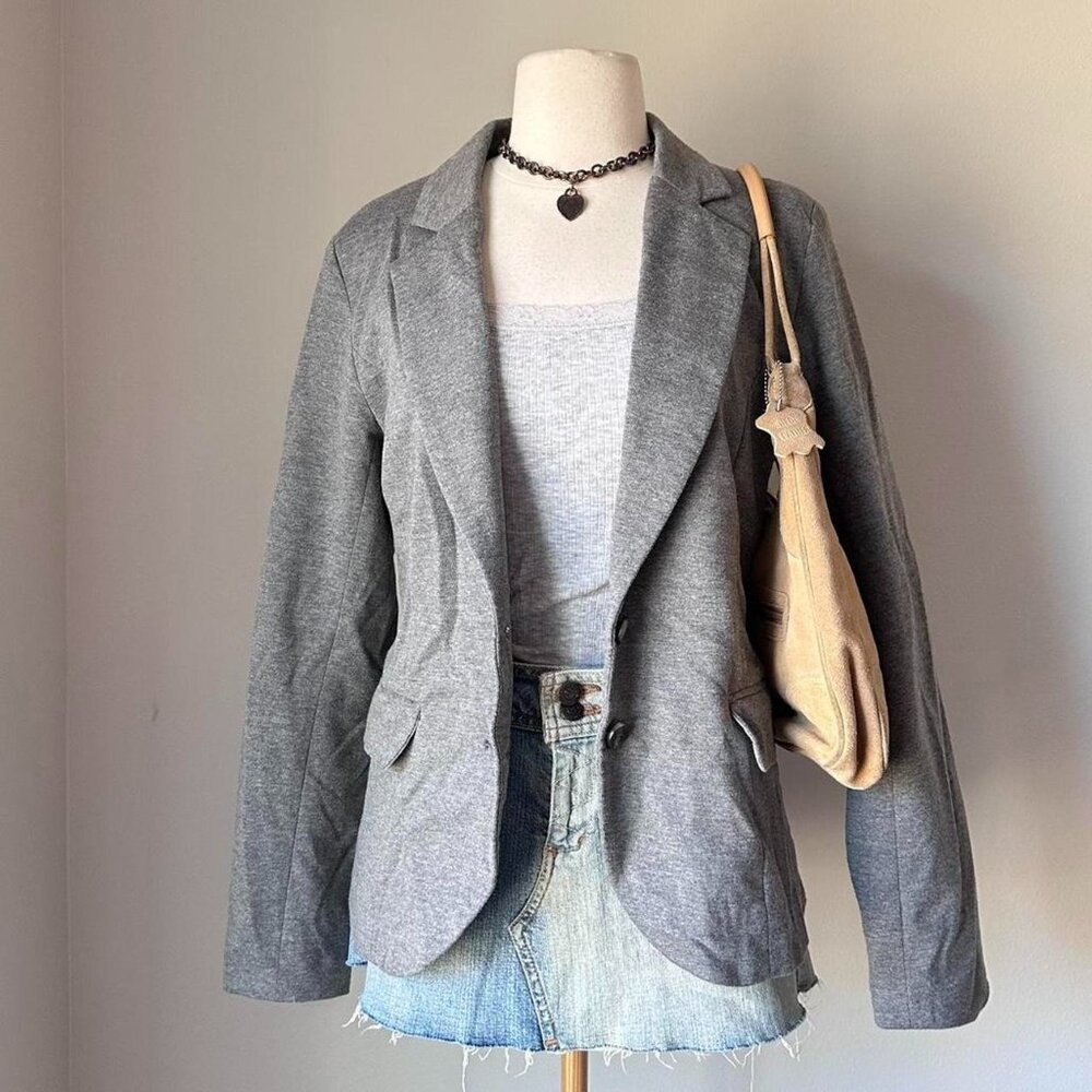 Grey cotton blazer with a relaxed fit.